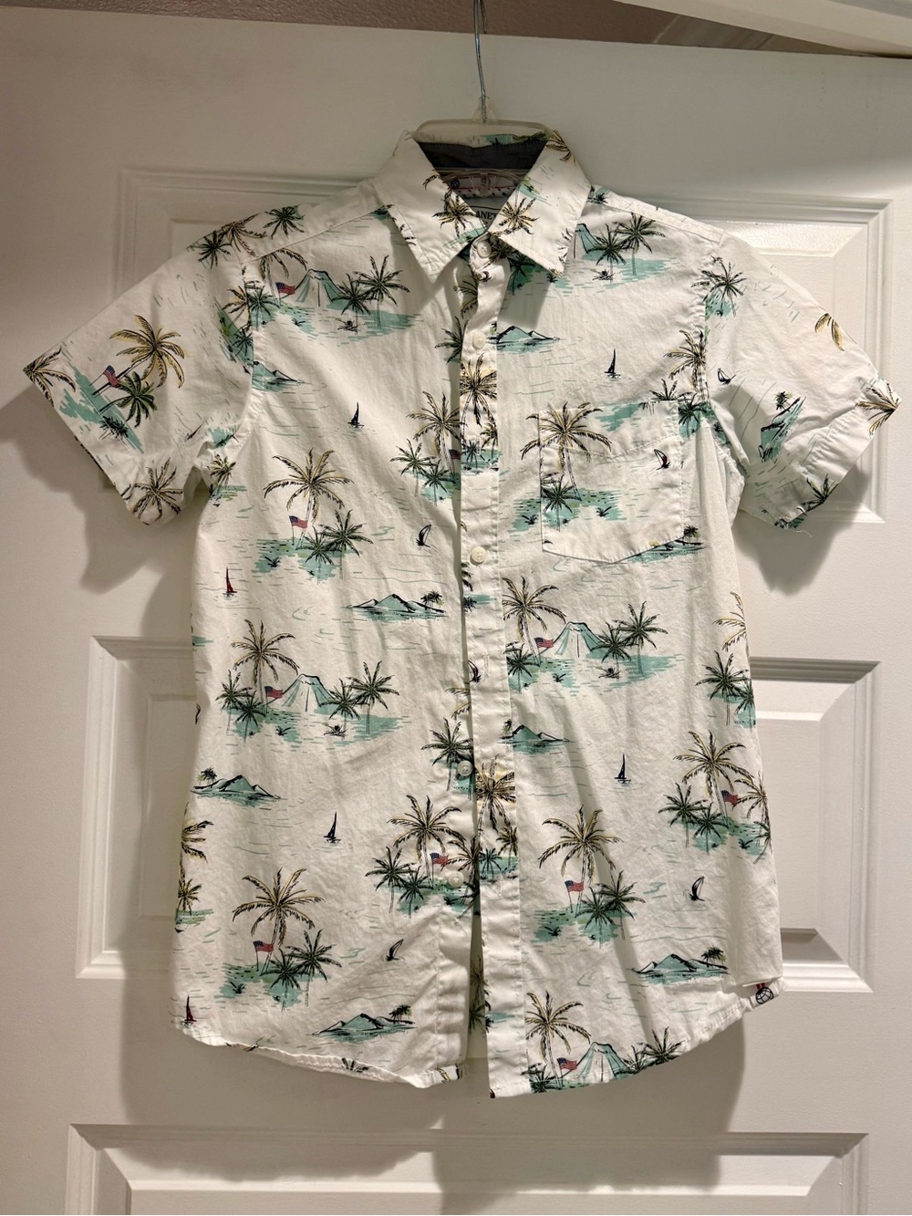 Free Planet White Short-Sleeve Tropical Button-Down Shirt